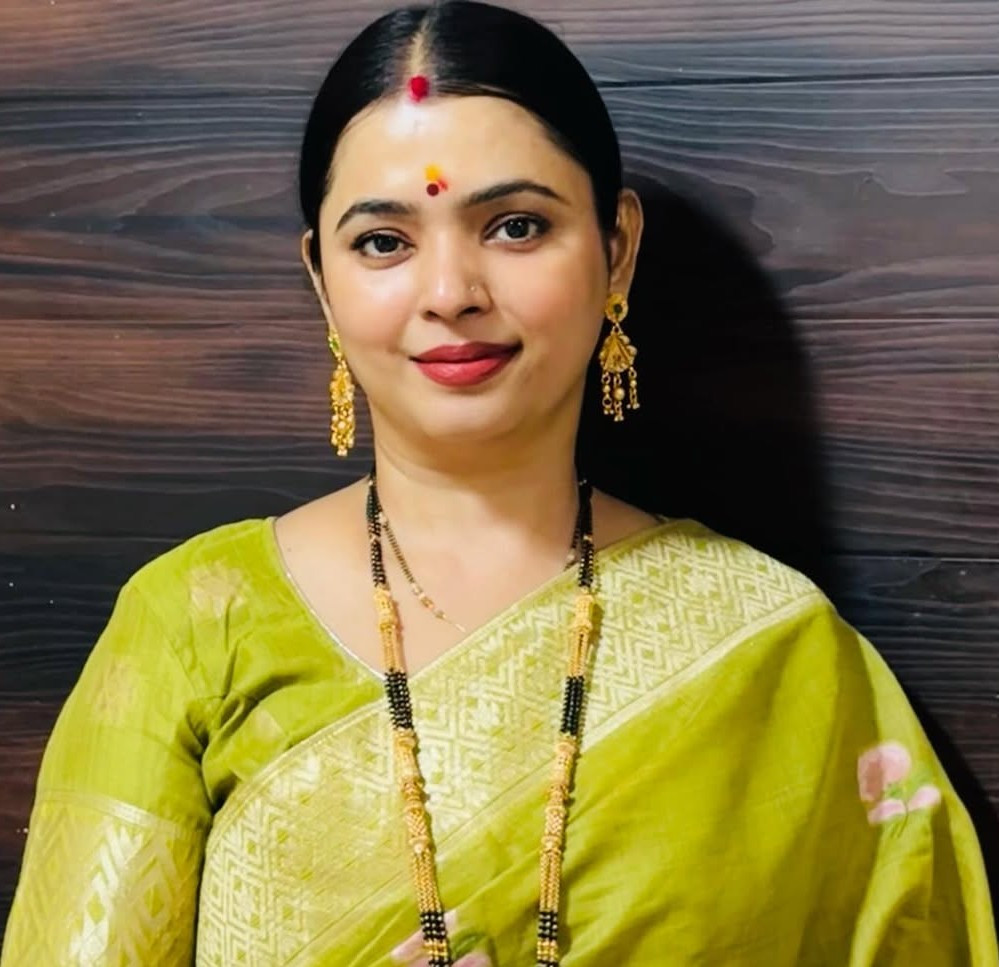 পাপার বিছানায় অষ্টাদশী মেয়ে